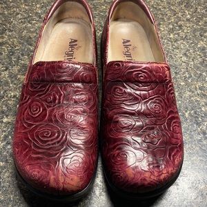 Alegría Pro Wine Rosette Floral Clogs